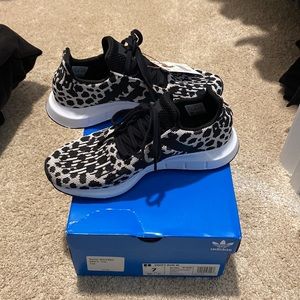 NWT Women’s Adidas Swift Run Leopard Sneakers Size 7